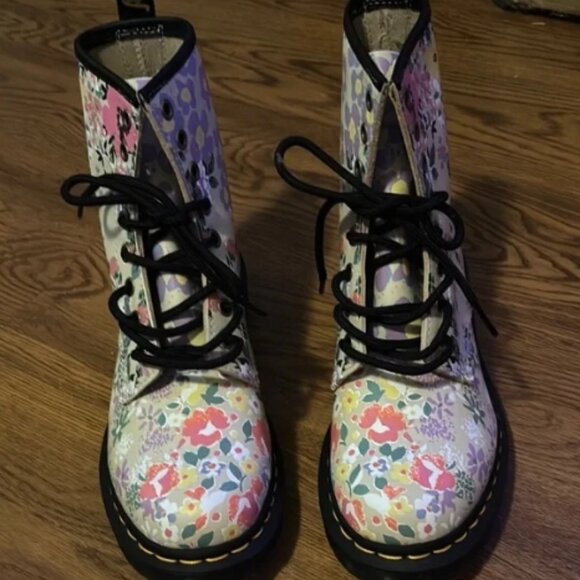 Dr. Martens 1460 FLORAL MASH UP LEATHER LACE UP BOOTS size 7🆕📦⌚🏃💨⚡🚚 - Picture 11 of 15